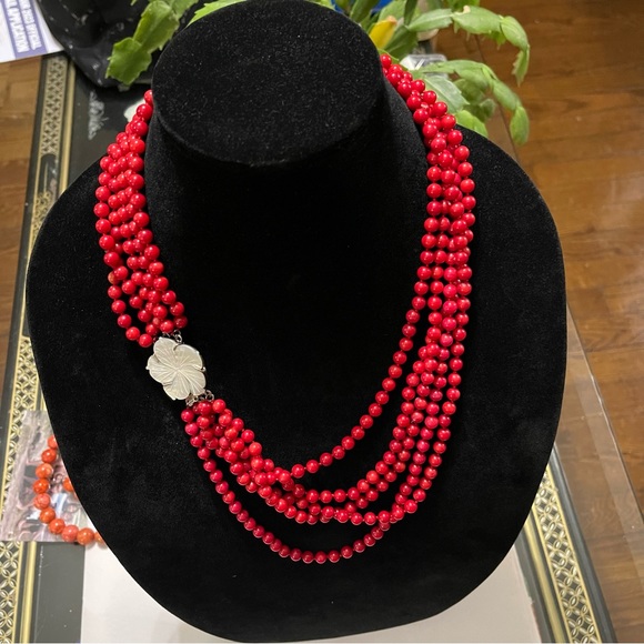 Red Corral Multi Strand Neclace with a mother of pearl flower design - Picture 4 of 4